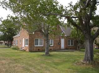 709 1st St, Palacios, TX 77465