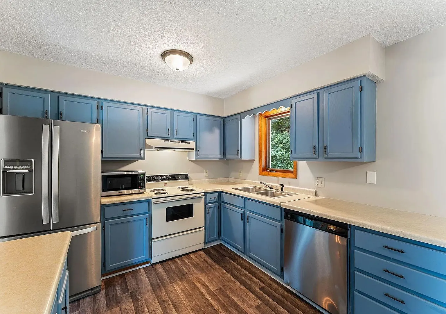 Charming 3BR House in Cannon Falls — Photo 3