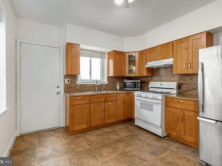 3306 Haverford Ave — Photo 10