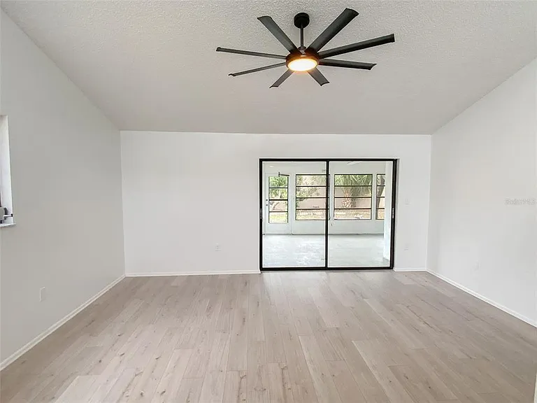 2242 Pinewood Villas Dr — Photo 12