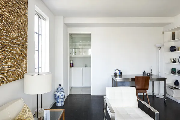 Sold by Warburg | media 3