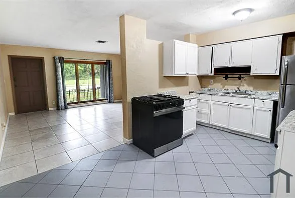 1601 SW 46th Ave — Photo 6