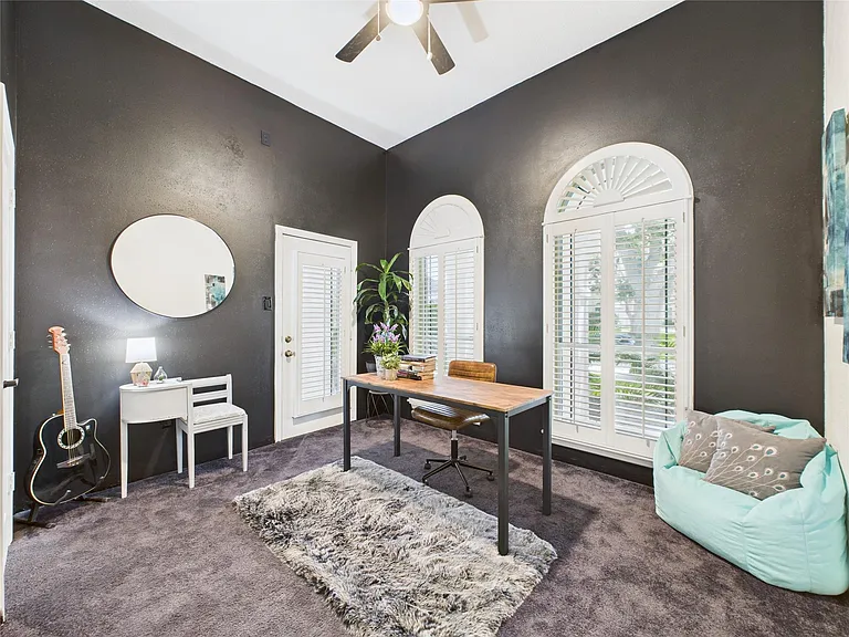203 Las Brisas St — Photo 32