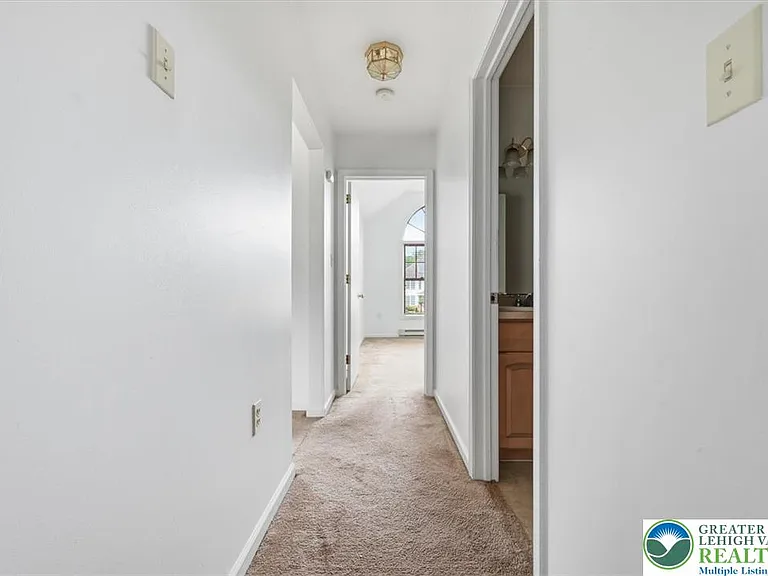 86 Northpark Dr E — Photo 35