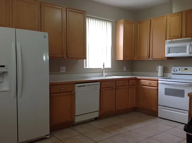 3913 Shawn Cir — Photo 8