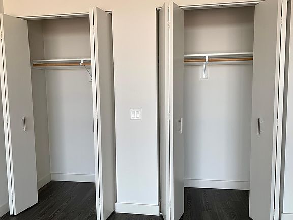 5th image of 804 W Montrose Ave #1712