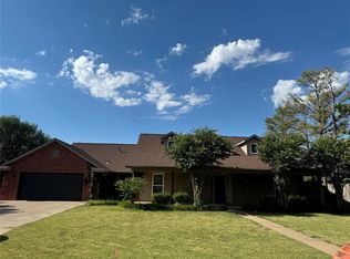 808 E Queens Way, Altus, OK 73521