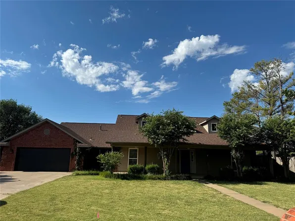 808 E Queens Way, Altus, OK 73521