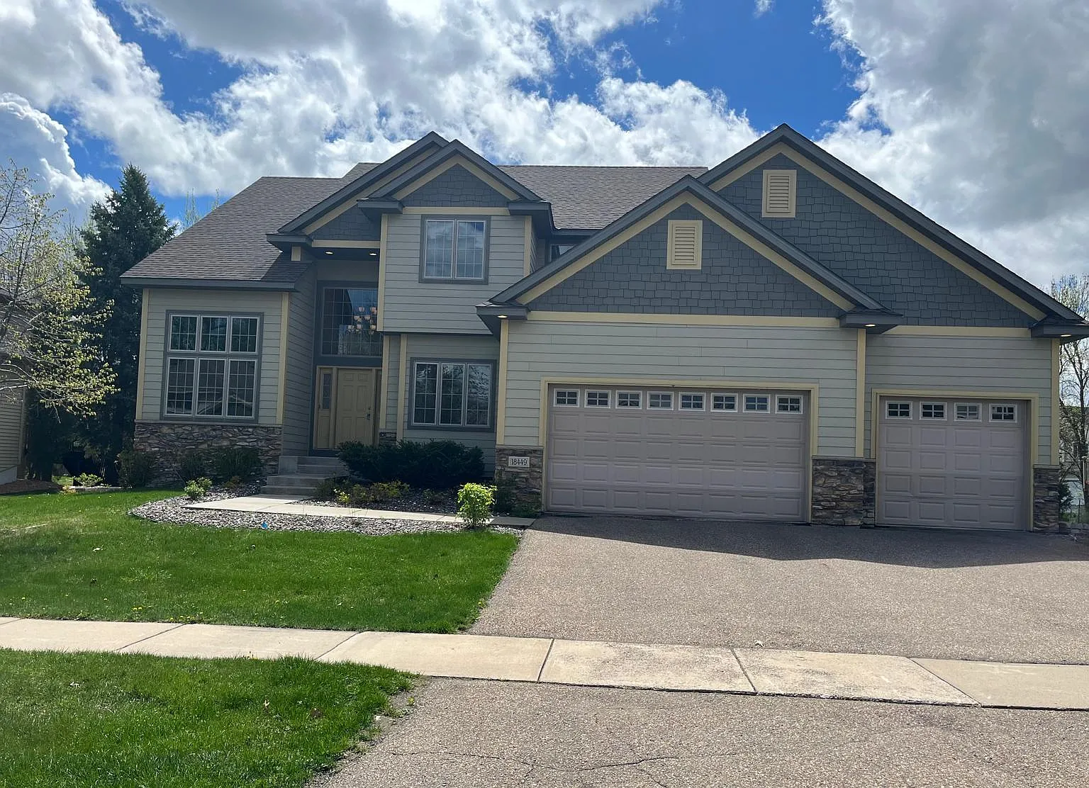 5 bed, 3800 sqft, $3,745 — Photo 2