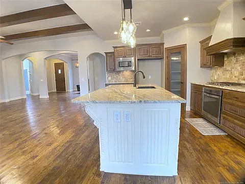 4 bed, 2463 sqft, $2,750 — Photo 2