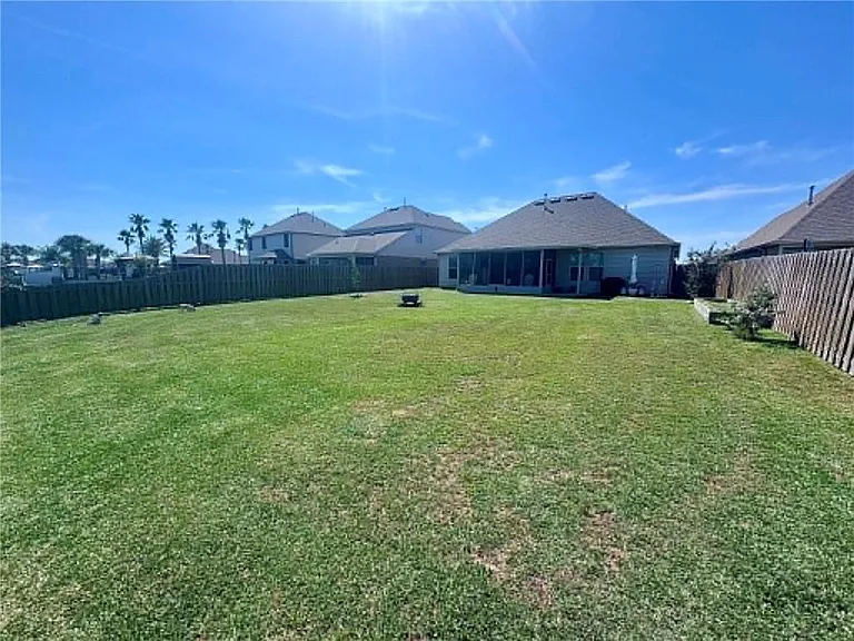 408 Lakeshore Vlg E — Photo 21
