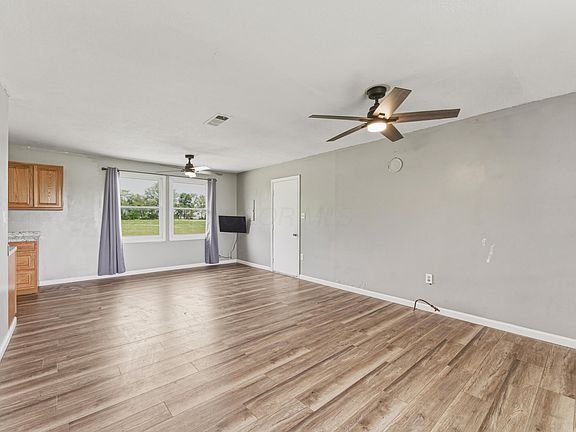3rd image of 19379 Hall Rd