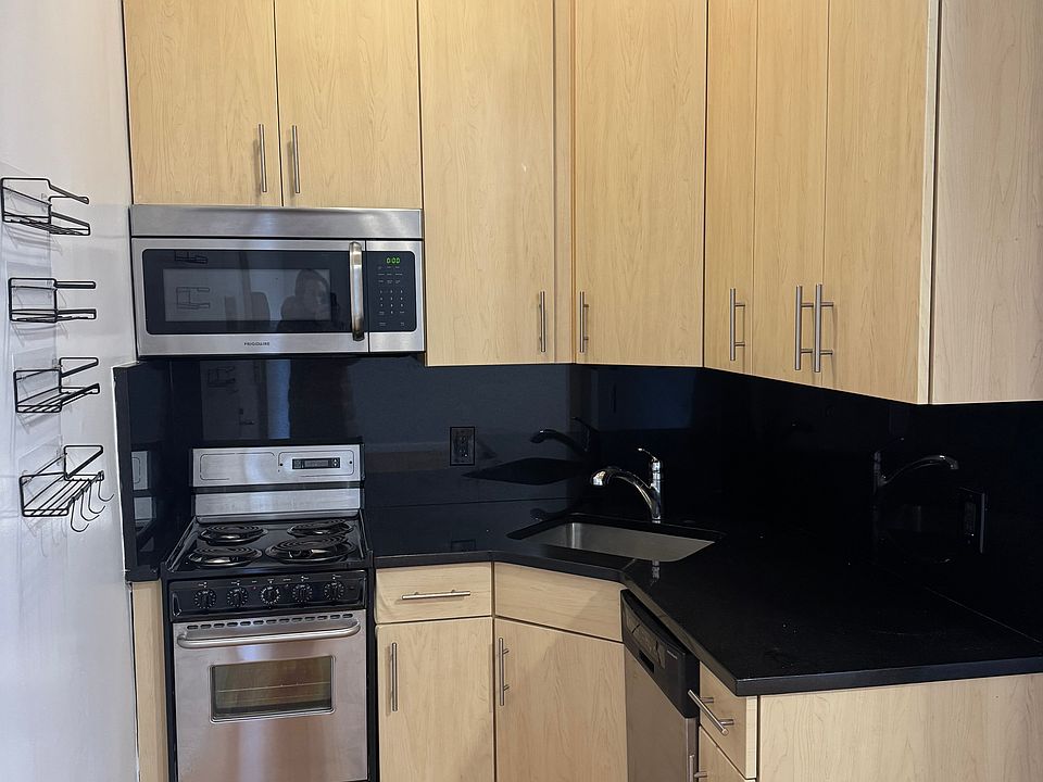 1st image of 210 W 94th St APT 6C