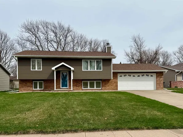 1004 Richmond Ave, Hastings, NE 68901
