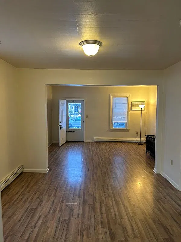 2 bed, 1.0 bath, 900 sqft, $1,550 — Photo 3