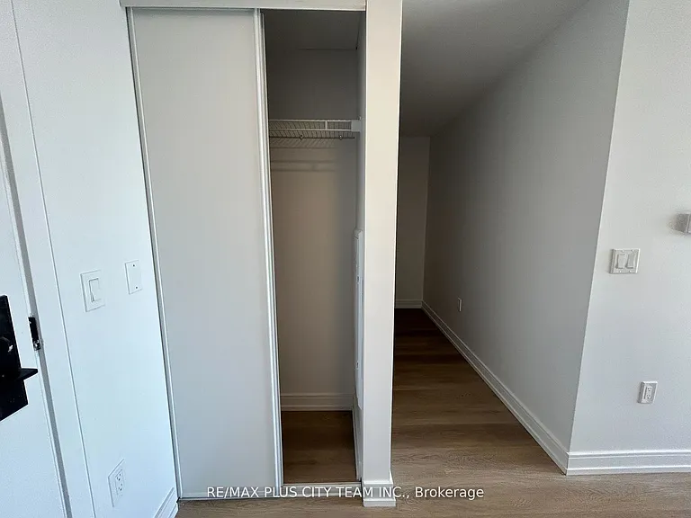 1 Jarvis St E #527 — Photo 15