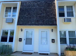 127 Black Point Rd APT 12, Niantic, CT 06357