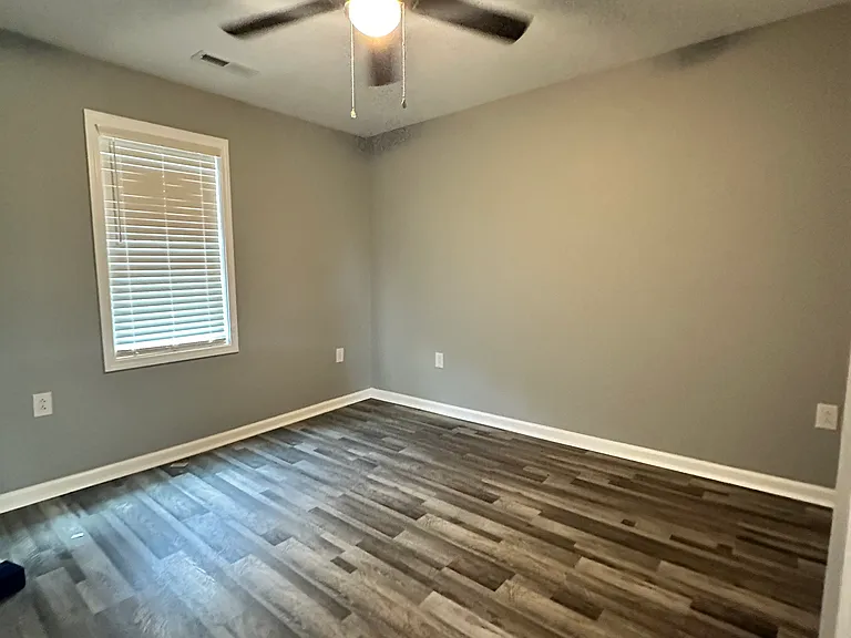 208 E 17th St #2 — Photo 3