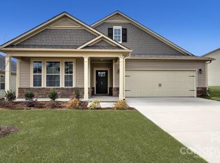 195 Thornberry Rd, Hendersonville, NC 28792