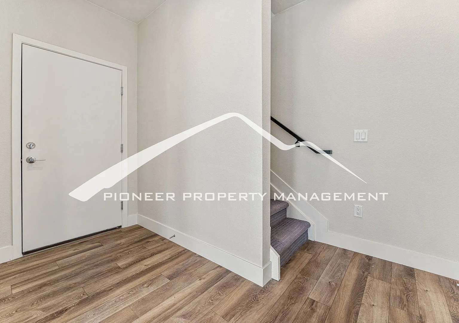 Beautiful Townhome in New Development with 2 Car Garage — Photo 3