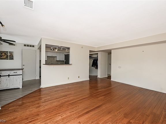 3rd image of 1105 Canyon View Rd APT 303