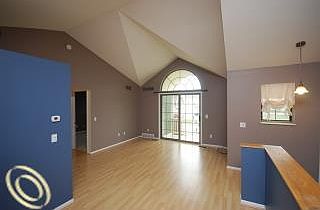 3rd image of 209 Maplewood Ct Unit 13