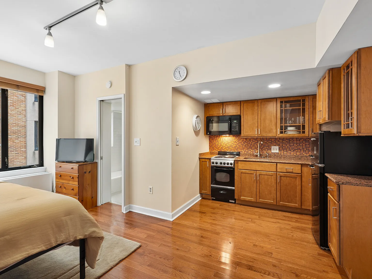 Studio, 278 sqft, $1,750 — Photo 1