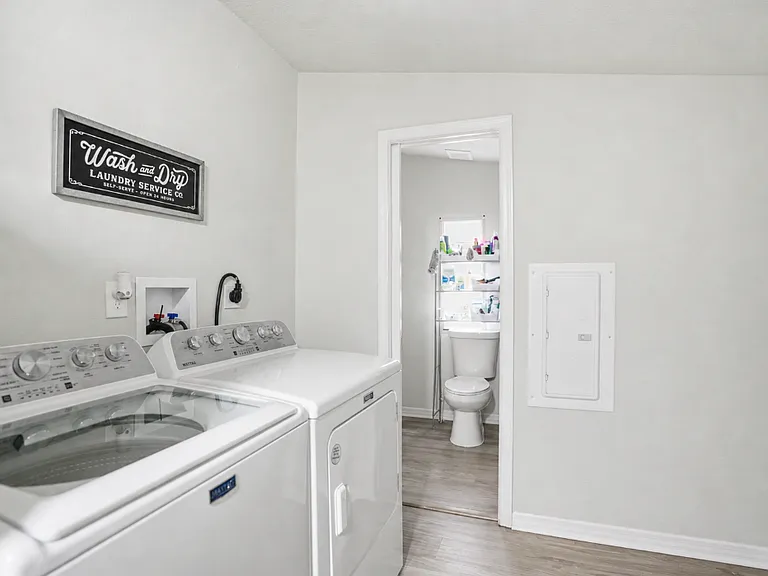 Laundry - W/D included