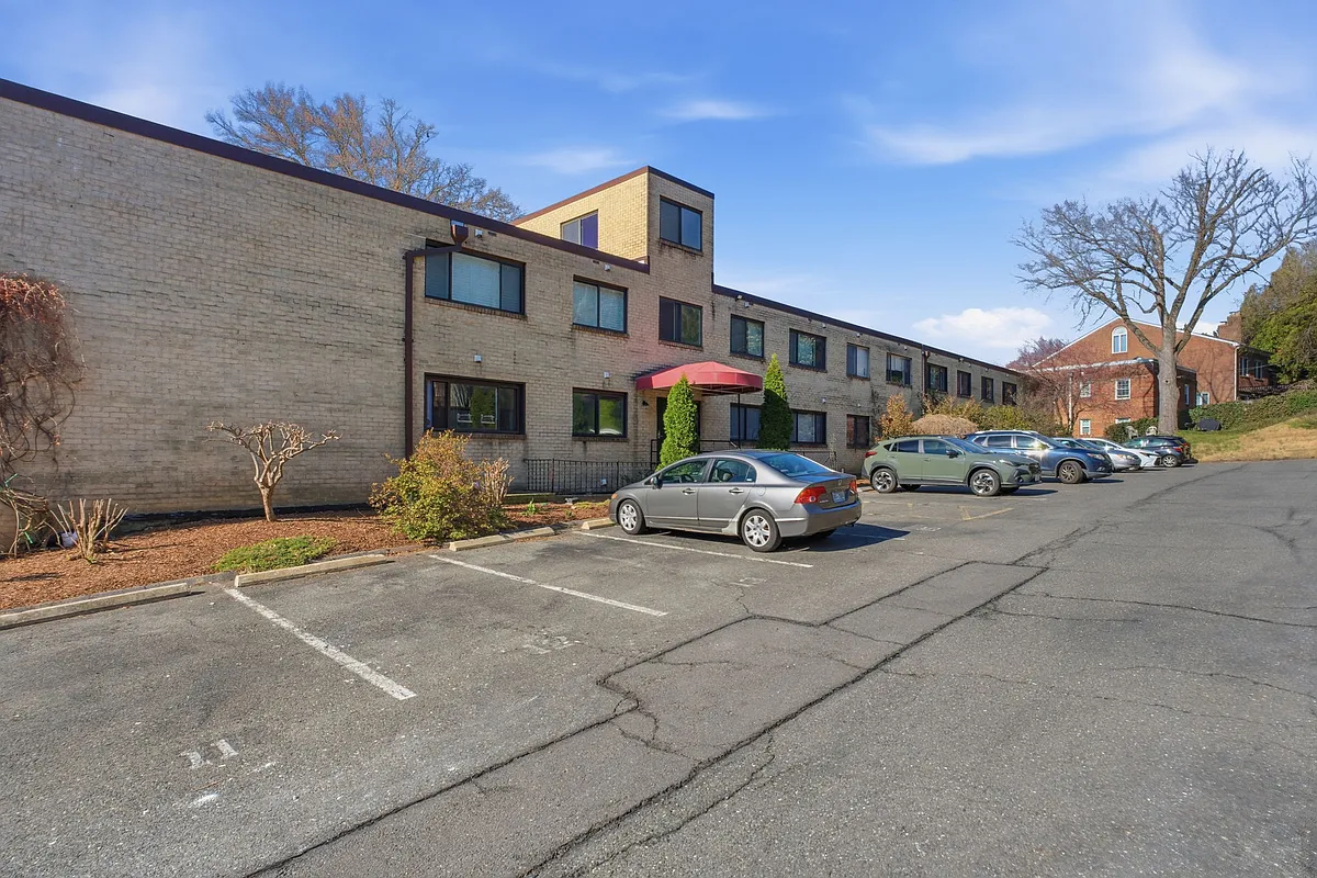 Building Photo - 4555 Macarthur Blvd NW #212