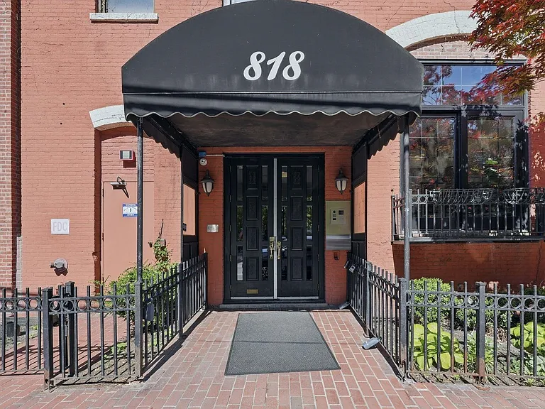 818 Jefferson St #3C — Photo 2