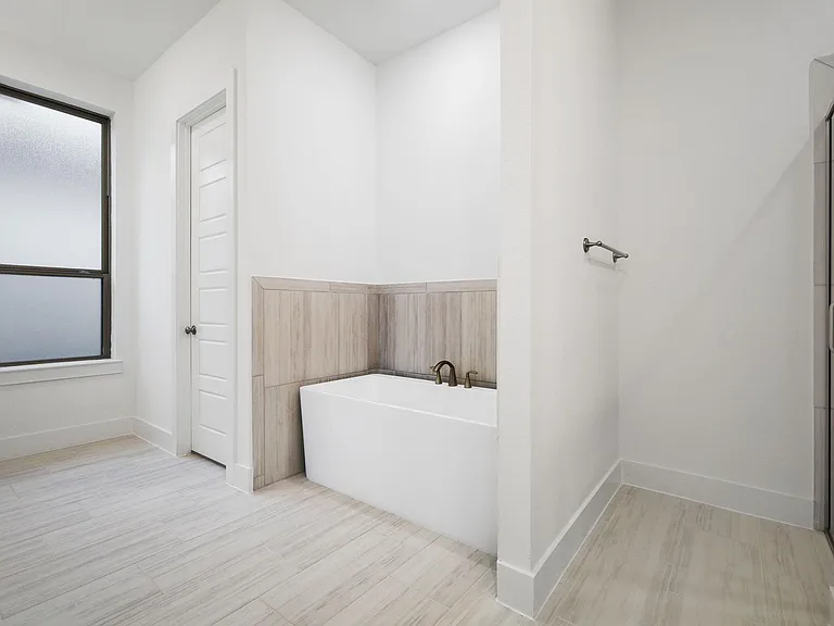 8218 Vitex Ave — Photo 24