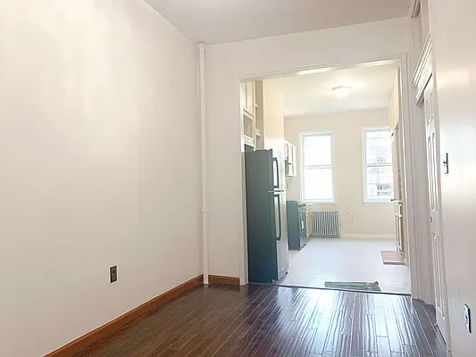 Rented by Bedford Realty USA Corp | media 10