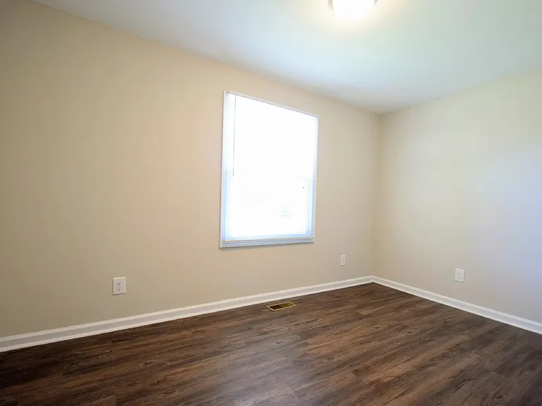 405 Andrews Rd — Photo 7