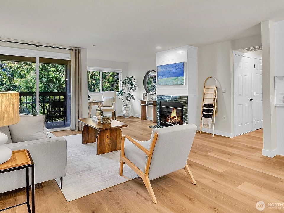 1st image of 18523 68th Avenue NE #204