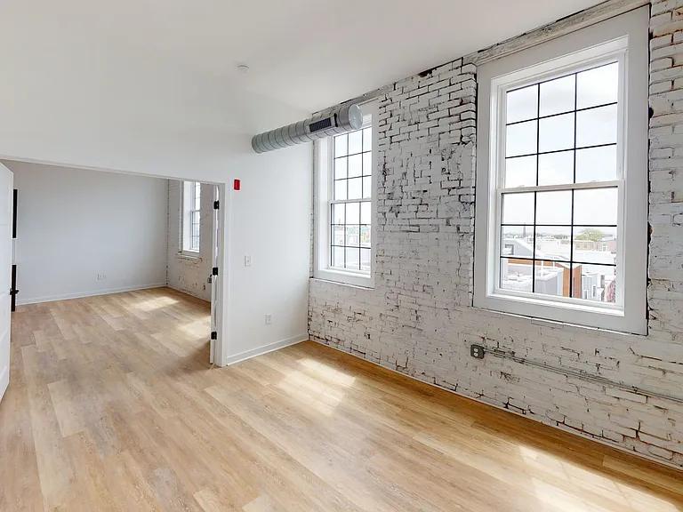 2301 N Front St — Photo 13