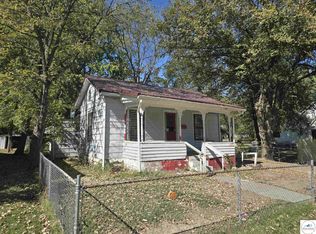 215 N 3rd St, Clinton, MO 64735