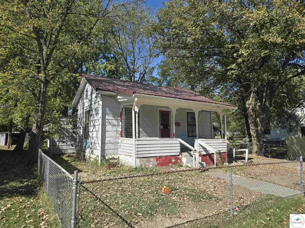 215 N 3rd St, Clinton, MO 64735