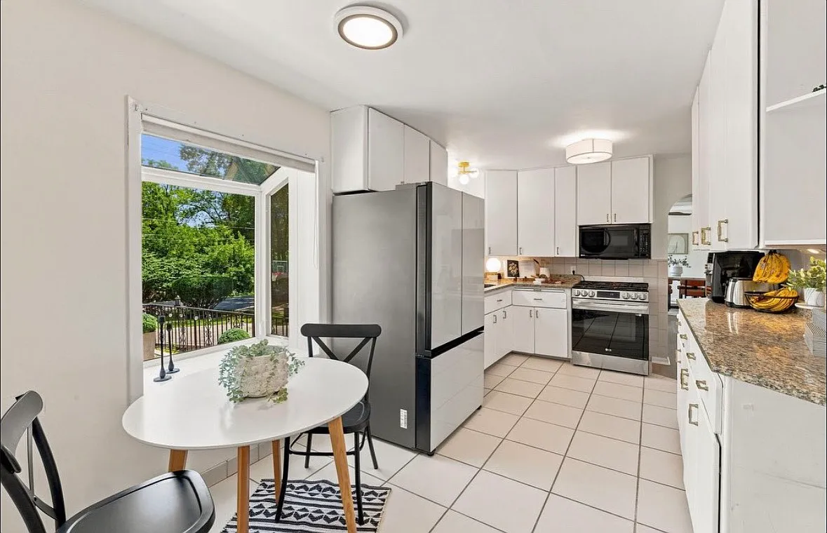 4 bed, 2898 sqft, $4,250 — Photo 3