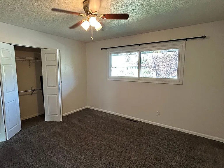 3470 S Hillcrest Dr — Photo 21
