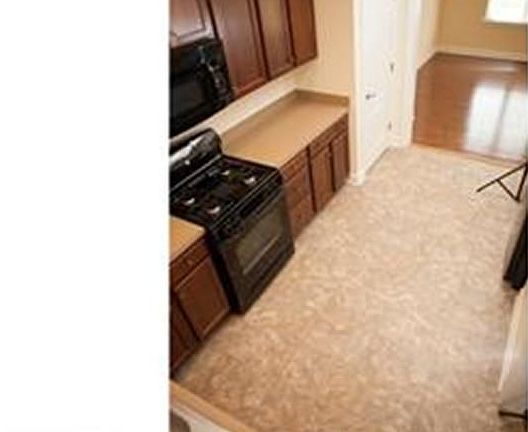 3rd image of 1822 W 3rd St