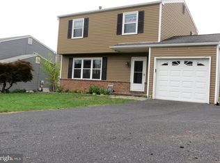 402 Springhouse Rd, Harrisburg, PA 17111