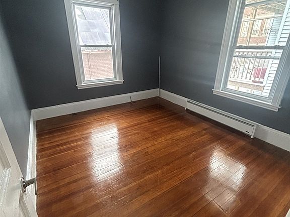 2nd image of 172 Glenway St Floor 2