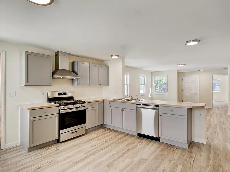 1002 Park St — Photo 11