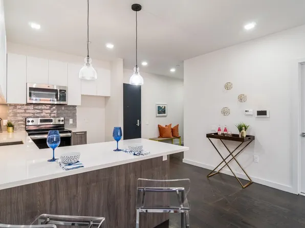 6122 Hudson Avenue image 7 of 29