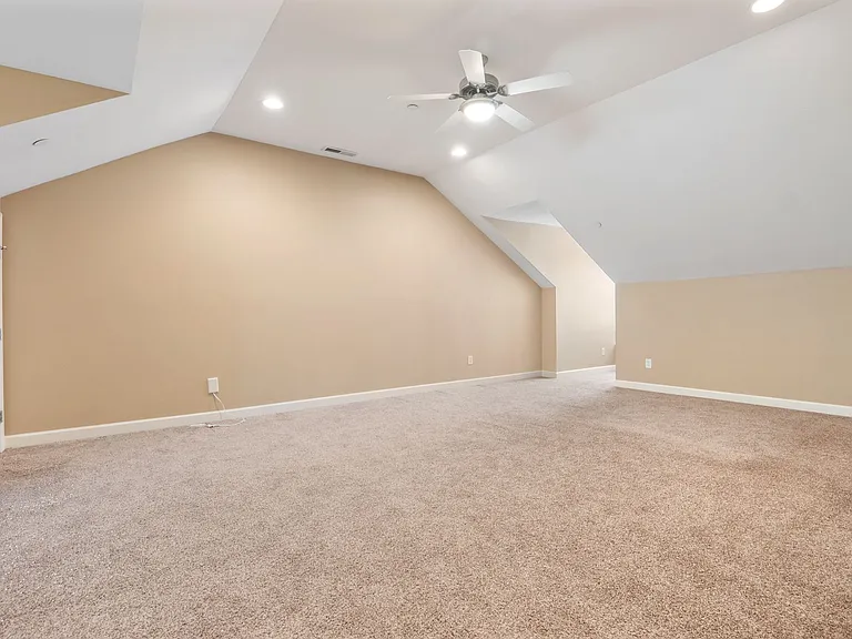 207 Towne Ridge Ln — Photo 23