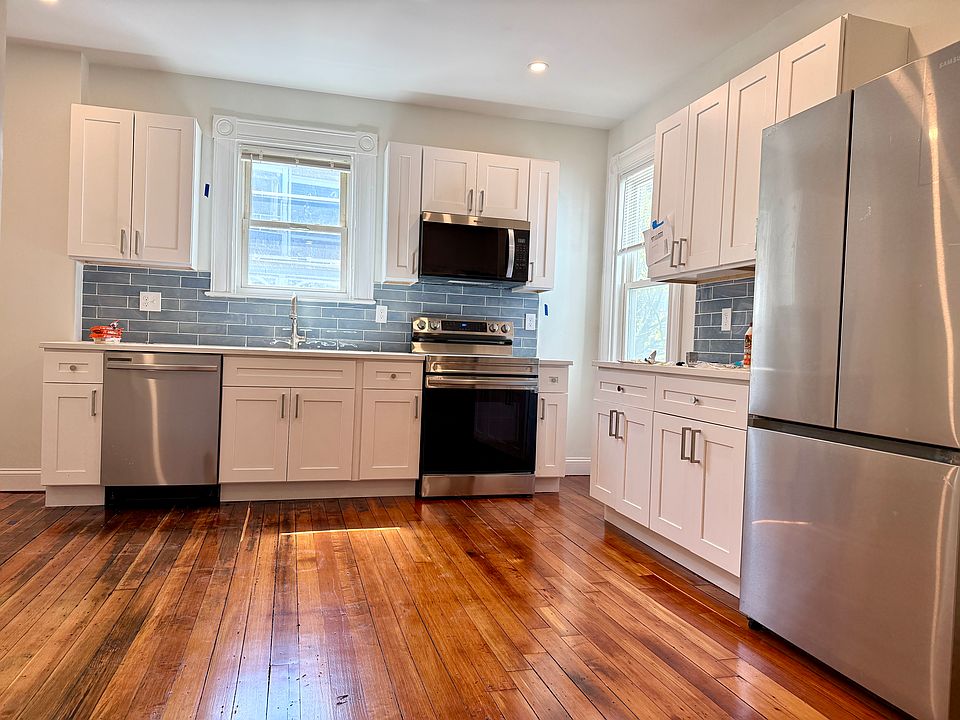 1st image of 370A Centre St #2