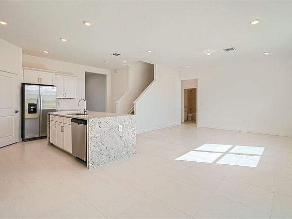 3rd image of 2020 NE Ocean Dunes Drive