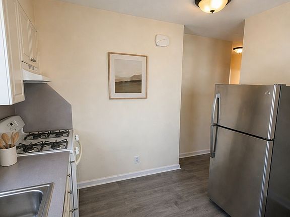 4th image of 12-14 Van Orden Pl #1A