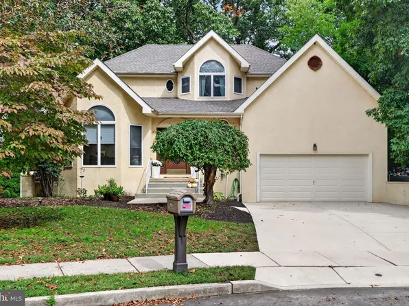 29 Lexington Ct, Mount Laurel, NJ 08054