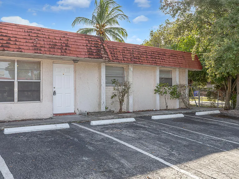 7750 SW 10th Ct #B — Photo 33
